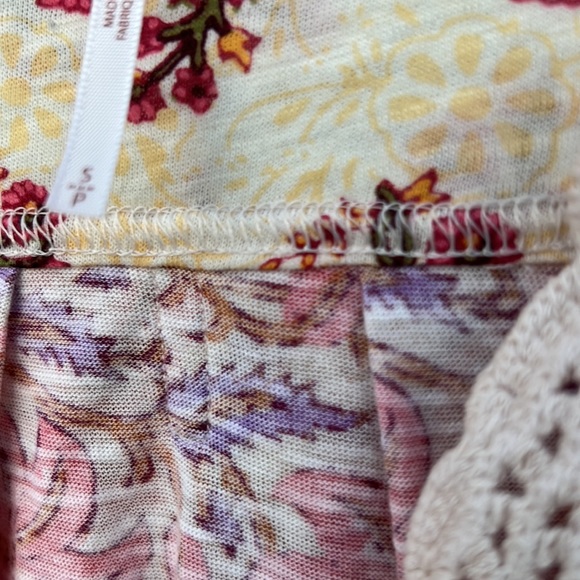 Free People Crochet Leilani Print V-Neck Crop Top - Picture 4 of 5